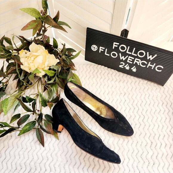 SALVATORE FERRAGAMO SUEE BLACK PUMP SIZE 9.B - Picture 1 of 8